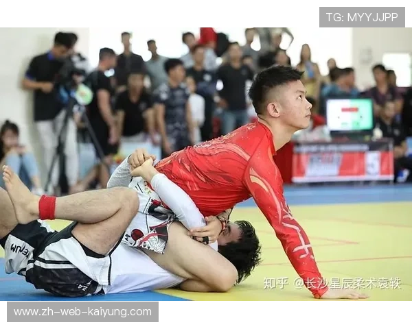 UFC柔术技术连接训练揭秘:打造无敌地面控制力的终极秘籍 UFC柔术技术连接训练揭秘:打造无敌地面控制力的终极秘籍